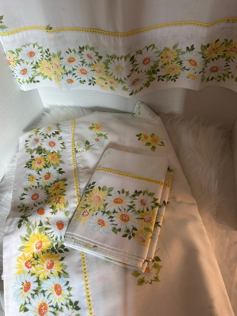 Floral Daisy Cotton Pillowcase and Top Sheet x 2 in White and Yellow